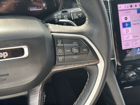Used 2023 Jeep Grand Cherokee Limited w/ Black Appearance Package RWD image 25