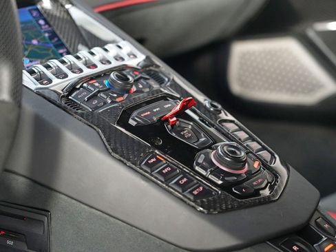 Used 2017 Lamborghini Aventador S image 97