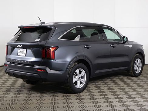 Used 2022 Kia Sorento LX FWD image 9