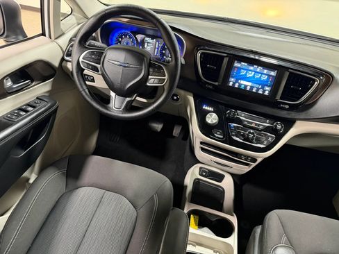 Used 2020 Chrysler Voyager LX FWD image 47