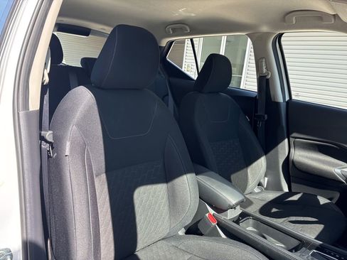 Used 2024 Nissan Kicks SV image 16