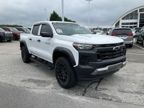 Used 2023 Chevrolet Colorado Trail Boss w/ Technology Package AWD/4WD image 3