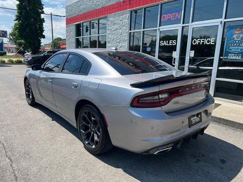 Used 2018 Dodge Charger R/T RWD image 5