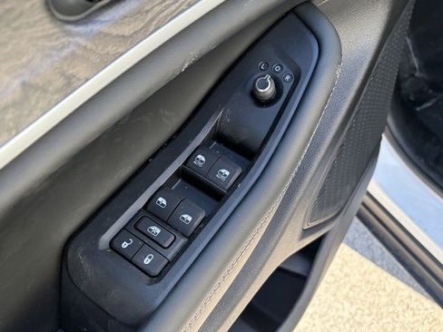 New 2026 Jeep Grand Cherokee Laredo image 13