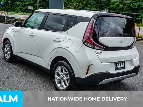 Used 2025 Kia Soul LX w/ LX Technology Package FWD image 4