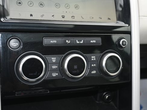 Used 2017 Land Rover Discovery HSE Luxury image 16