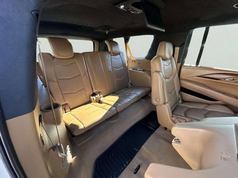 Used 2017 Cadillac Escalade ESV Platinum image 36