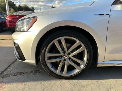 Used 2018 Volkswagen Passat 2.0T R-Line FWD image 11