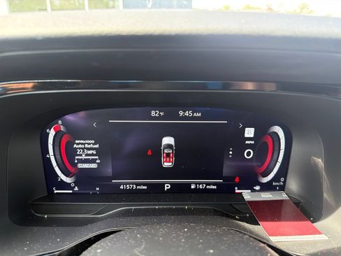 Used 2024 Nissan Pathfinder Platinum FWD image 3