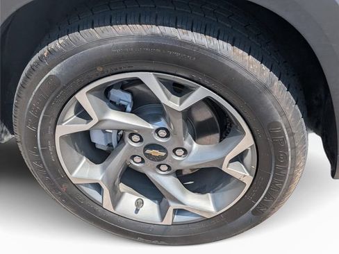 Used 2025 Chevrolet Trax LT FWD image 13