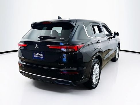 Used 2023 Mitsubishi Outlander ES AWD/4WD image 10