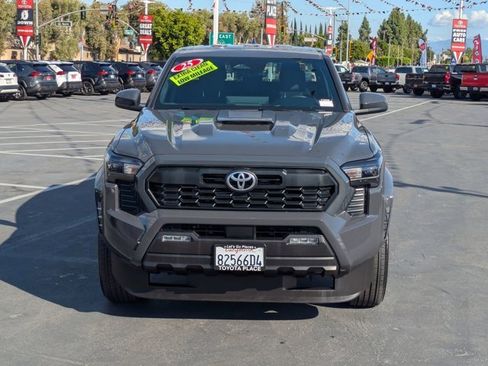 Used 2025 Toyota Tacoma TRD Sport image 2