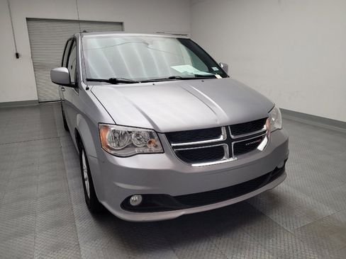 Used 2019 Dodge Grand Caravan SXT image 14