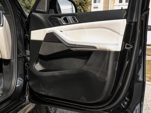 Used 2022 BMW X5 M50i w/ Executive Package image 51