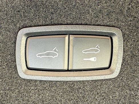 New 2025 Porsche Taycan image 25