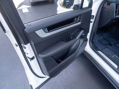Certified 2026 Porsche Cayenne Coupe AWD/4WD image 33