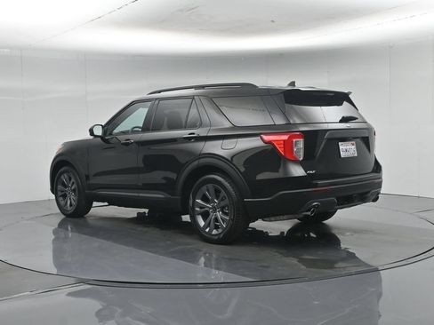Used 2023 Ford Explorer XLT w/ Equipment Group 202A RWD image 28