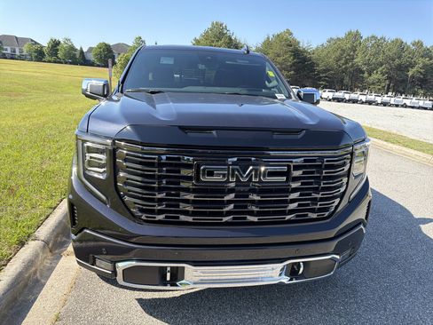 Certified 2025 GMC Sierra 1500 Denali Ultimate AWD/4WD image 3