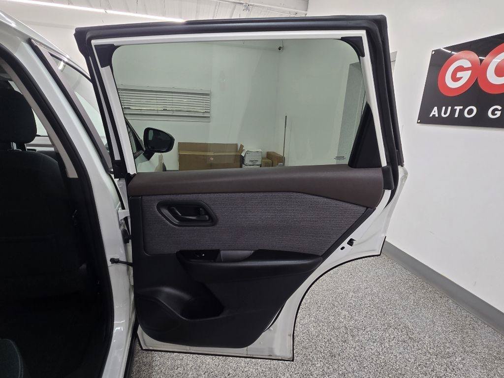 Used 2023 Nissan Rogue S FWD image 29