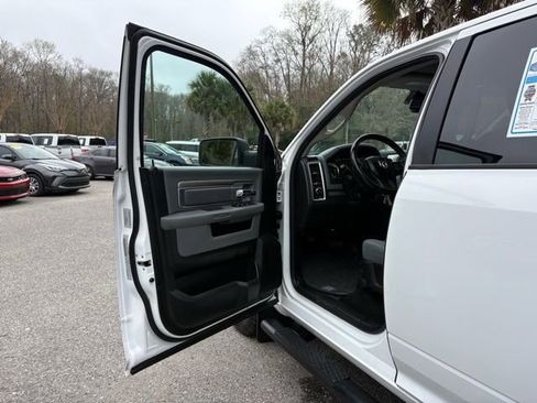 Used 2018 RAM 1500 SLT image 9
