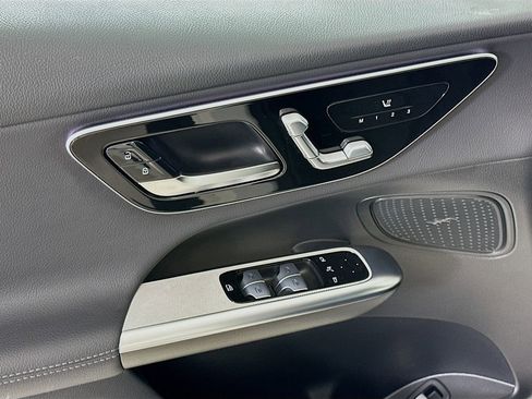 Used 2025 Mercedes-Benz GLC 300 image 18