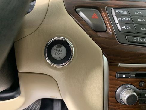 Used 2020 Nissan Rogue SV image 18