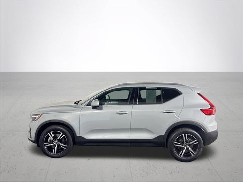 Used 2025 Volvo XC40 B5 Core AWD/4WD image 9