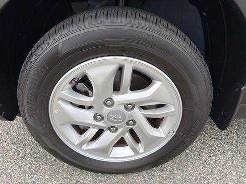 Used 2025 Hyundai Venue SE image 34