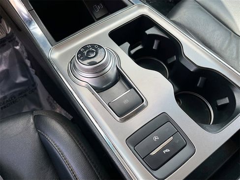 Used 2022 Ford Edge Titanium image 16