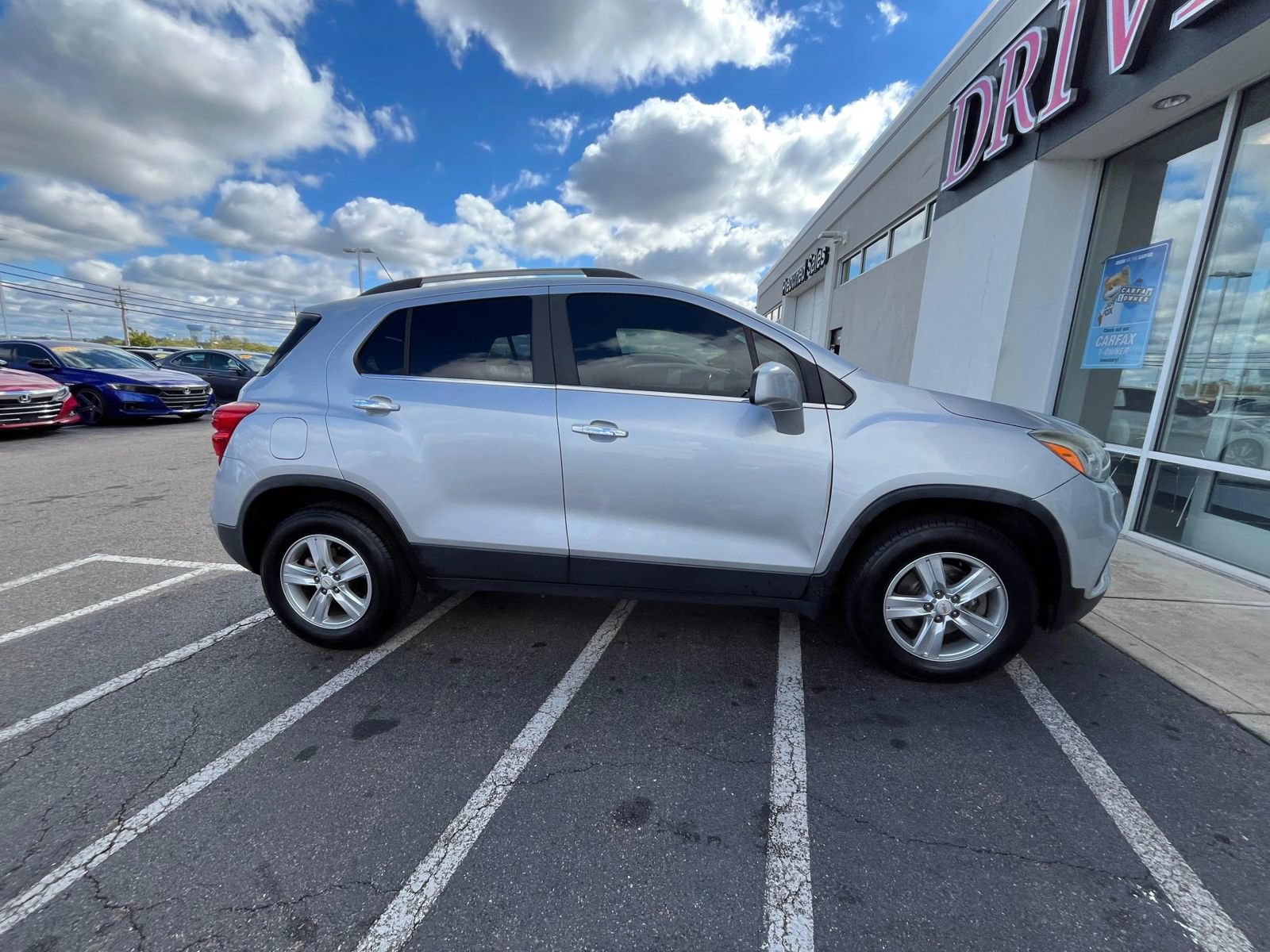 Used 2018 Chevrolet Trax LT w/ LT Convenience Package AWD/4WD image 11