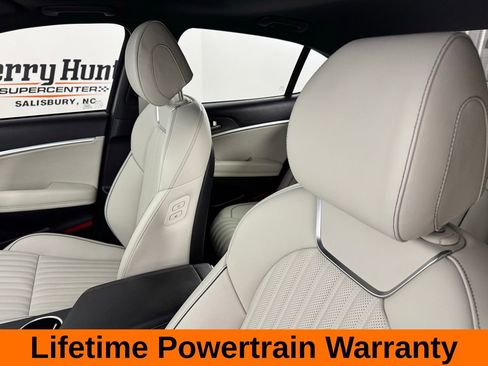 Used 2024 Genesis G70 3.3T Advanced image 11