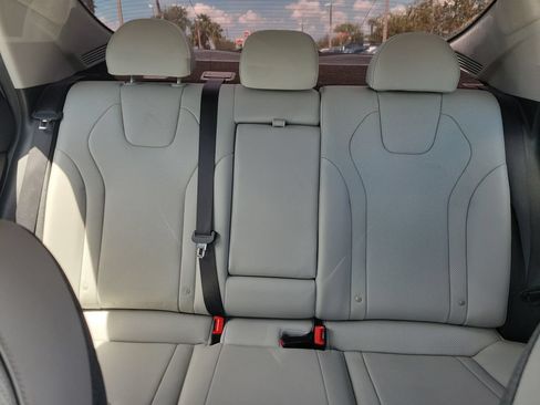 Used 2023 Hyundai Elantra Limited FWD image 17