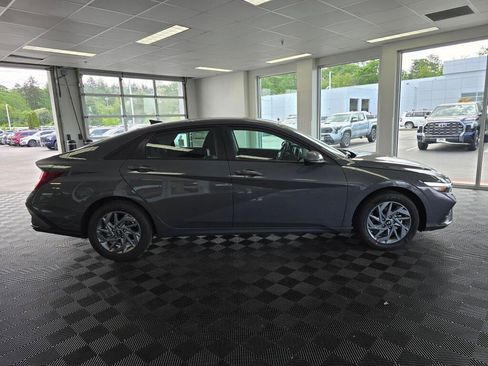 New 2026 Hyundai Elantra Hybrid FWD image 2