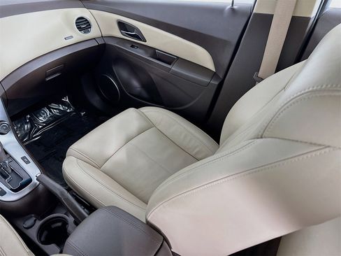 Used 2011 Chevrolet Cruze LTZ image 20