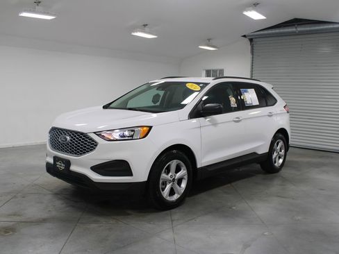 Used 2024 Ford Edge SE image 4