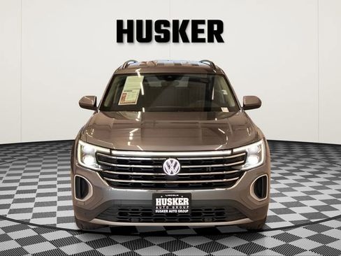 Used 2024 Volkswagen Atlas SE AWD/4WD image 2