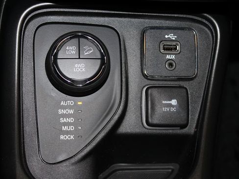 Used 2018 Jeep Compass Trailhawk w/ Leather Interior Group AWD/4WD image 43