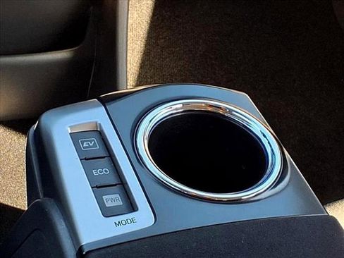 Used 2014 Toyota Prius V Two image 27