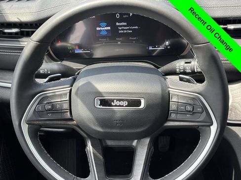 Used 2023 Jeep Grand Cherokee Limited AWD/4WD image 27