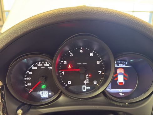 Used 2017 Porsche Macan AWD/4WD image 18