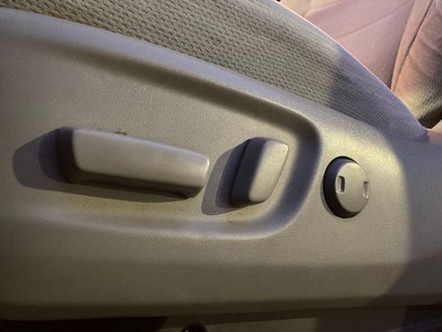 Used 2016 Toyota Sienna LE image 9