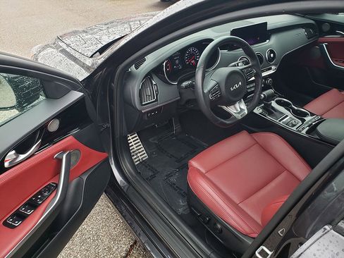 Used 2023 Kia Stinger GT-Line w/ Sun & Sound Package image 9