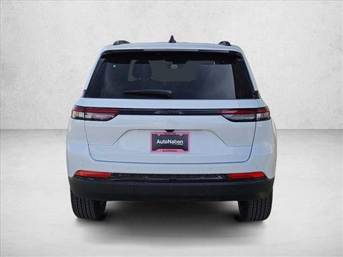 New 2025 Jeep Grand Cherokee Altitude image 7