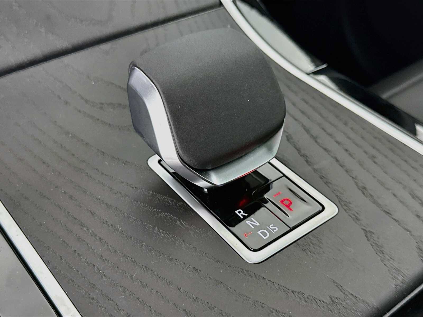 New 2026 Land Rover Range Rover Velar Belgravia AWD/4WD image 17