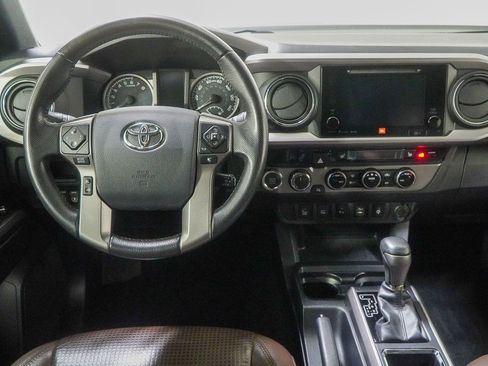 Used 2017 Toyota Tacoma Limited w/ Tow Package image 21