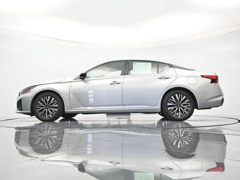Certified 2024 Nissan Altima 2.5 SV FWD image 43