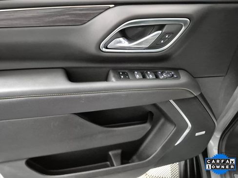 Used 2024 GMC Yukon SLT w/ SLT Luxury Package image 12