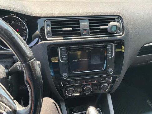 Used 2017 Volkswagen Jetta SEL FWD image 8