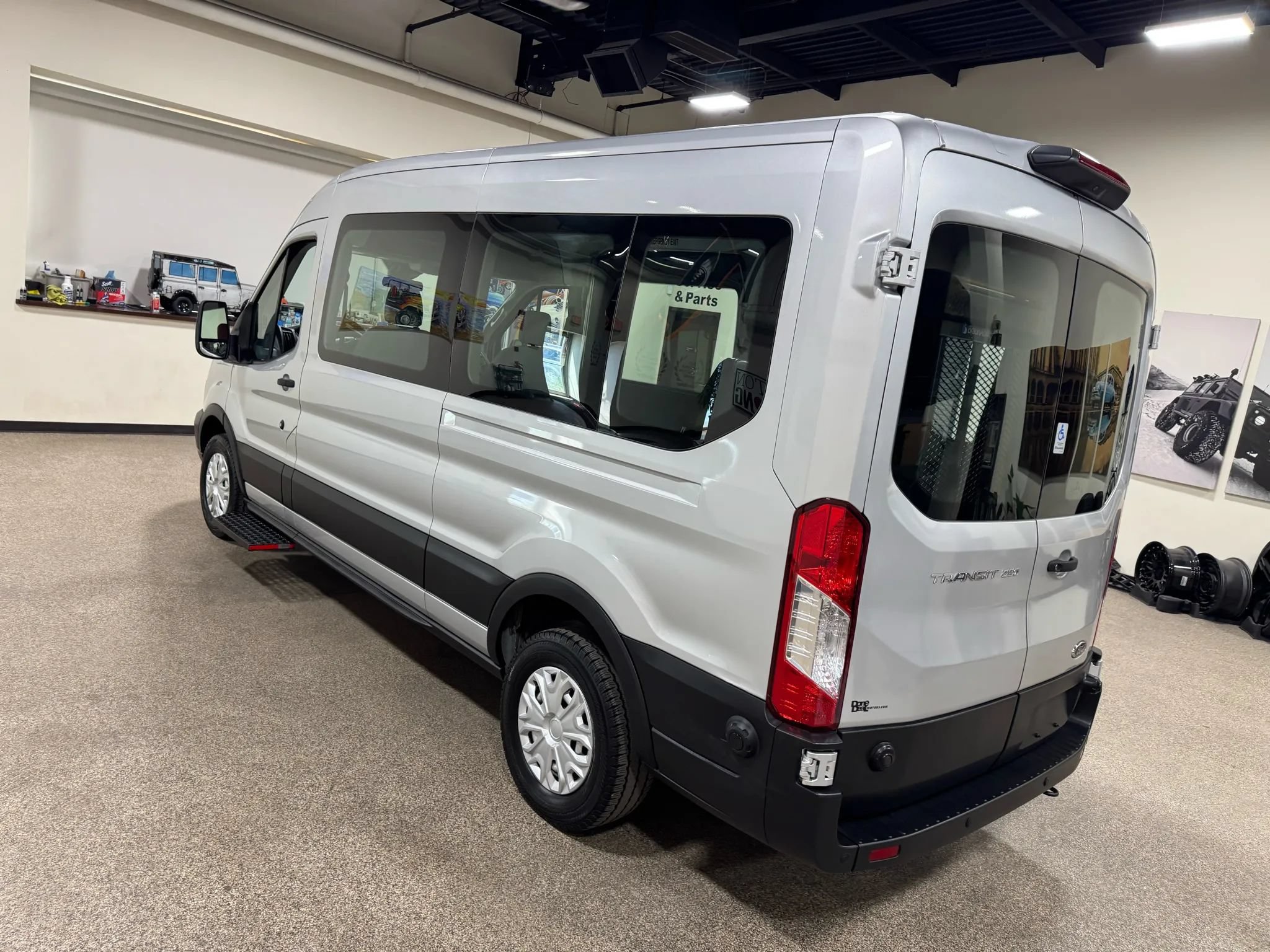 Used 2019 Ford Transit 250 148 Medium Roof RWD image 18