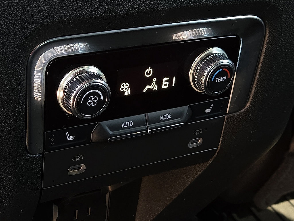 Used 2022 GMC Yukon AT4 AWD/4WD image 11